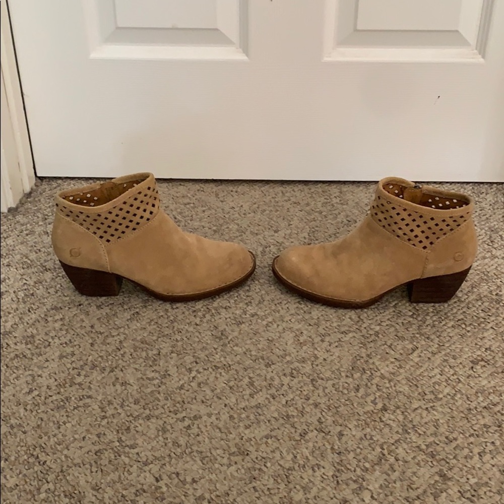 Born tan suede short ankle bootie boots size 6